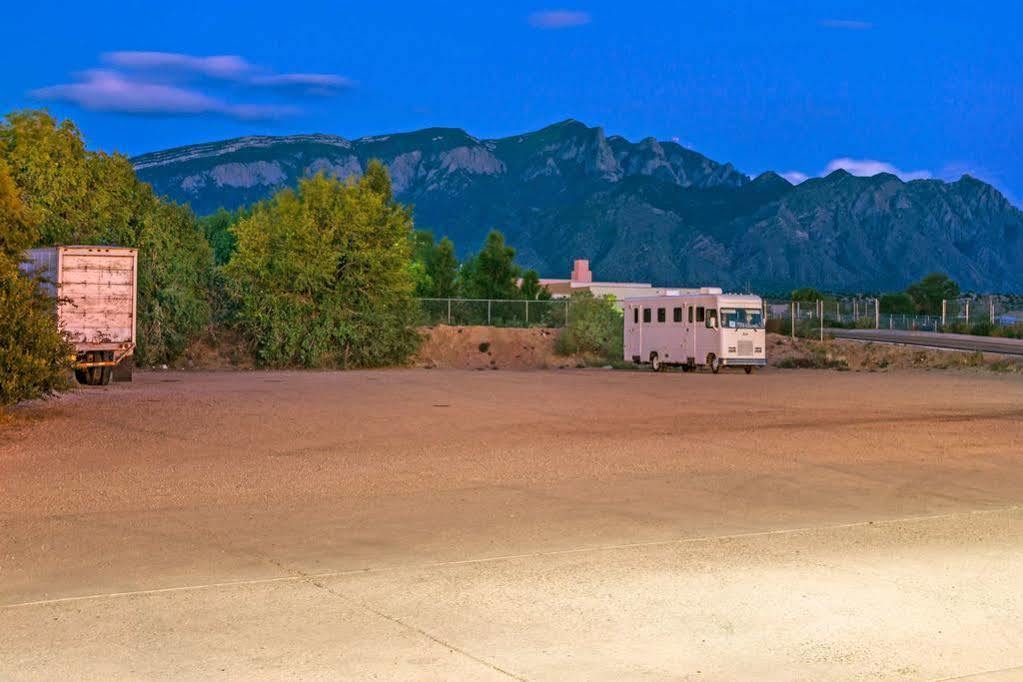 Super 8 By Wyndham Bernalillo Hotel Exterior photo